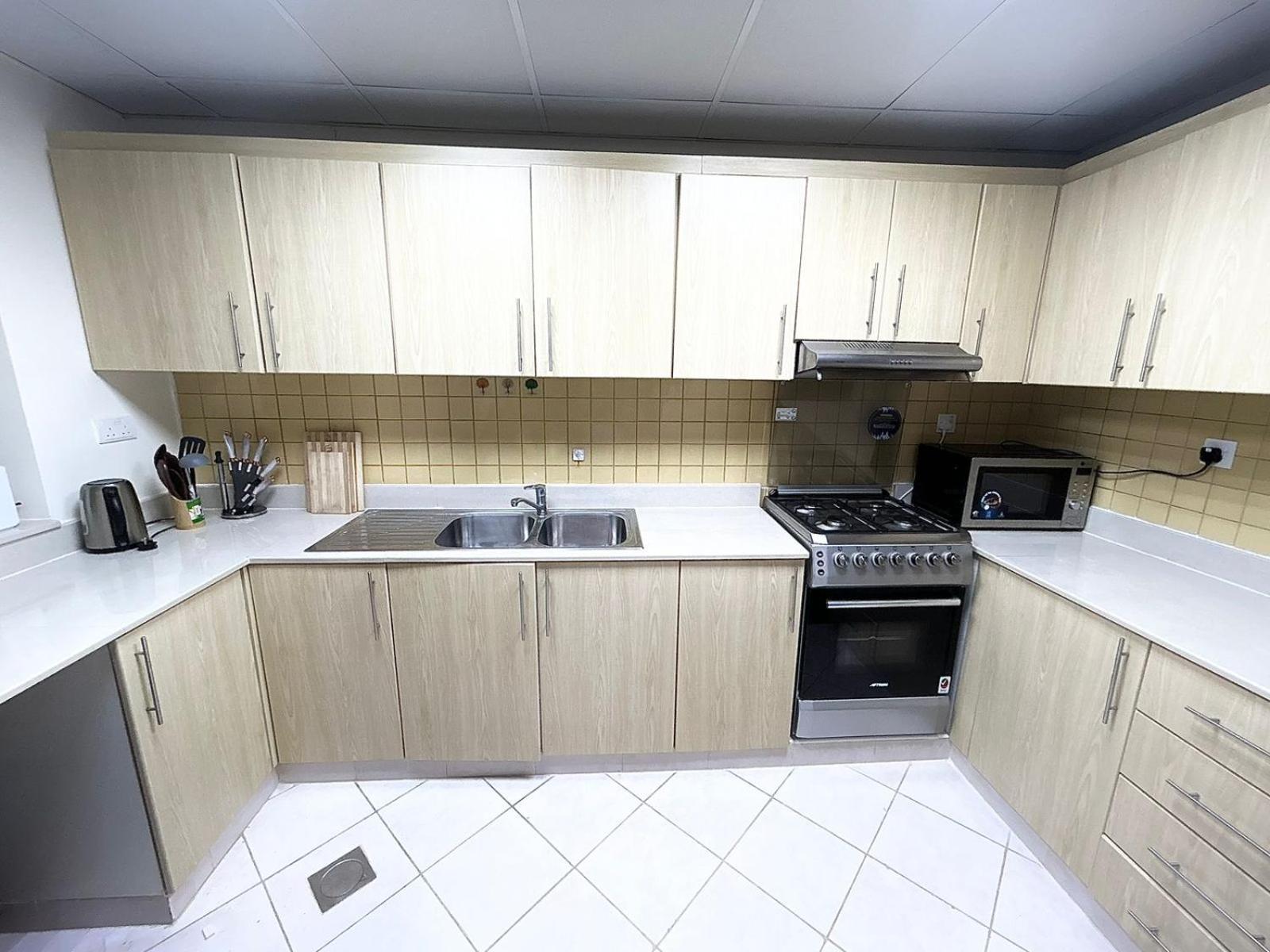 Apartment 2 Bedroom Al Marjan Island Near The *